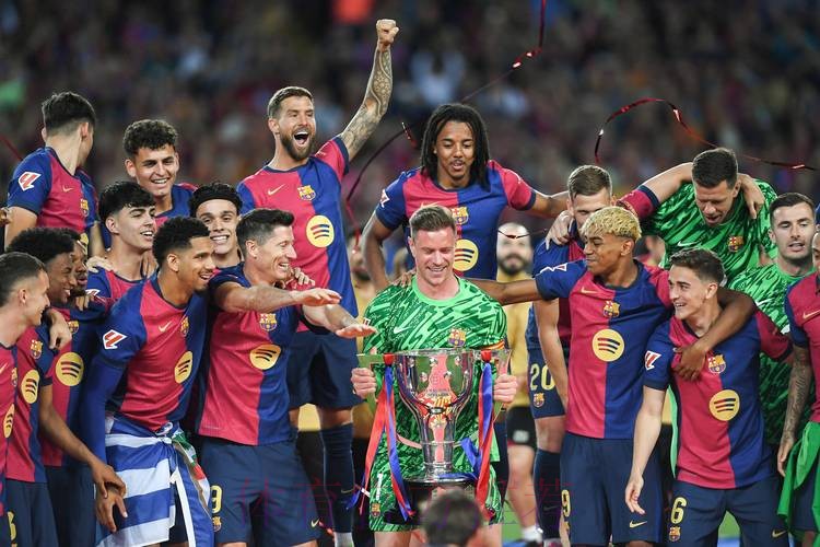 世体:巴萨希望与特狮面谈 劝说其签署医疗报告 世体:巴萨希望与特狮面谈 劝说其签署医疗报告